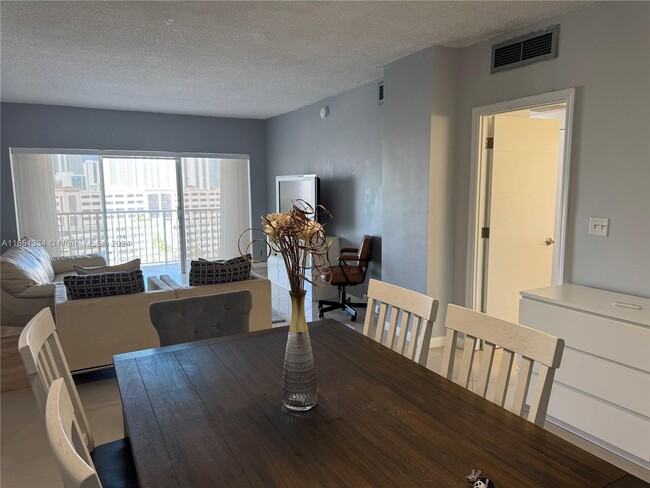 Building Photo - 300 Bayview Dr