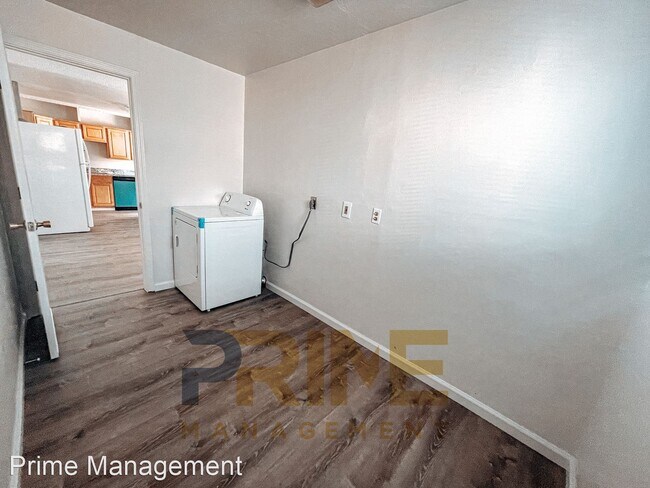 Building Photo - 3 br, 1 bath House - 610 Sawyer Way