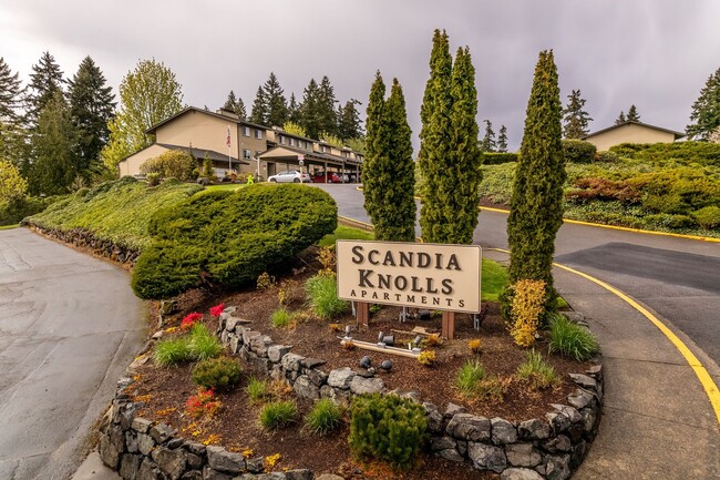 Building Photo - Scandia Knolls