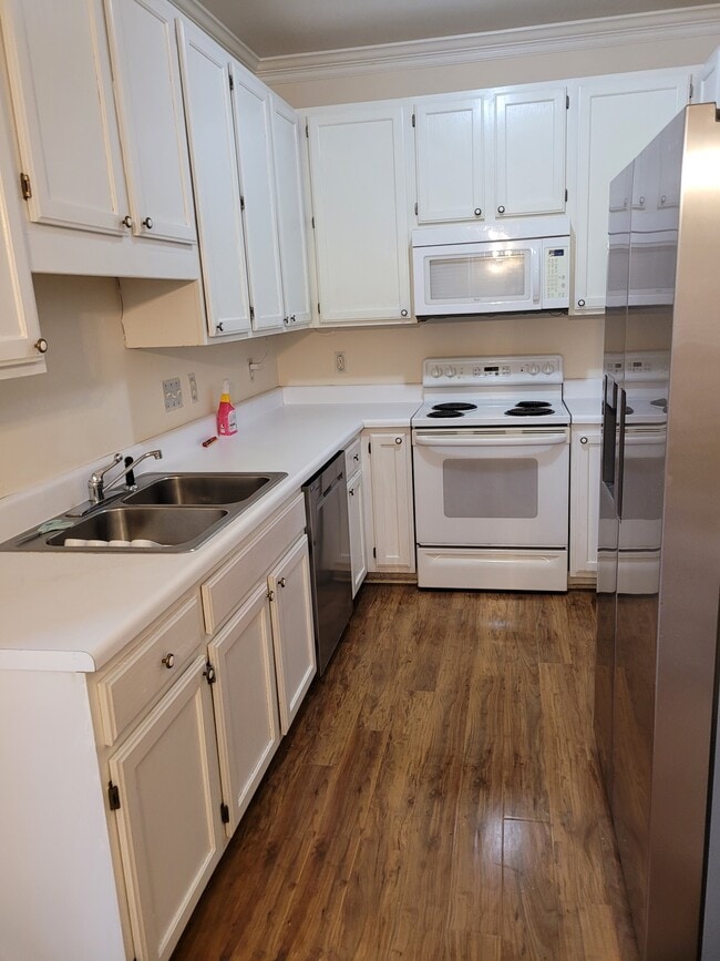 Building Photo - 234 Vinca Cir