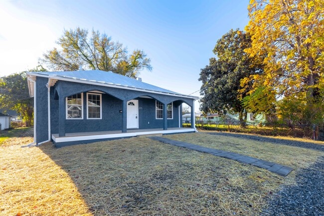 Building Photo - 205 N Kalmia Ave