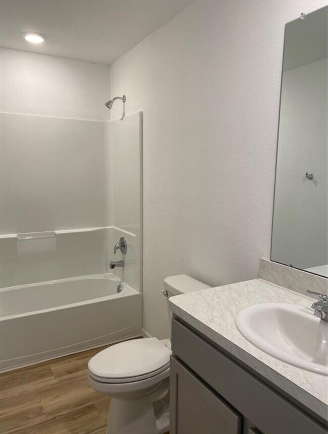 Foto del edificio - 8839 Wooster Trails Dr