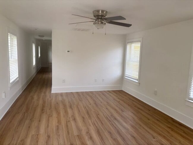 Building Photo - 2 Bedroom 1 Bath