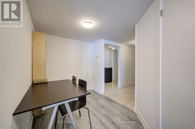 Building Photo - 11 Brunel Ct