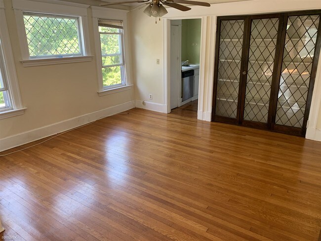 Foto del edificio - 2 br, 1 bath Apartment - 409 Ellsworth Ave