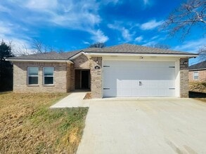 Building Photo - 488 Western Hills Dr