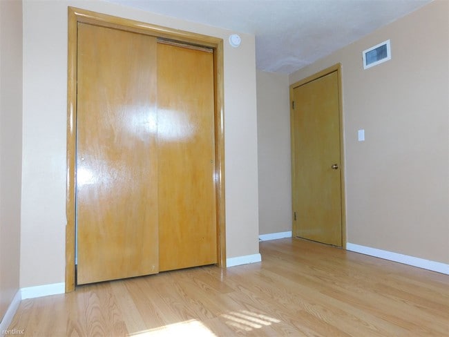 Building Photo - 2 br, 1 bath Duplex - 503 3rd Ave NE