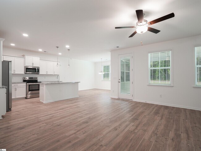 Foto del edificio - 405 Bryland Wy