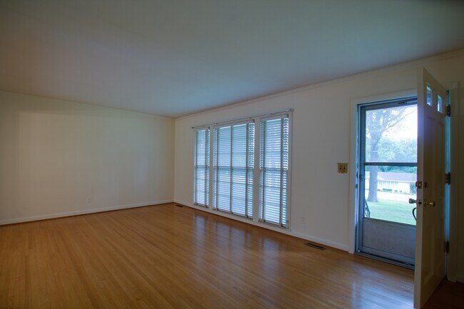 Foto del edificio - West Meade Single Family Home Close to Nashville West Shopping Center