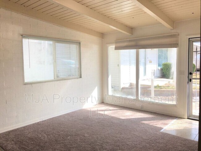 Building Photo - 17 E 8880 S