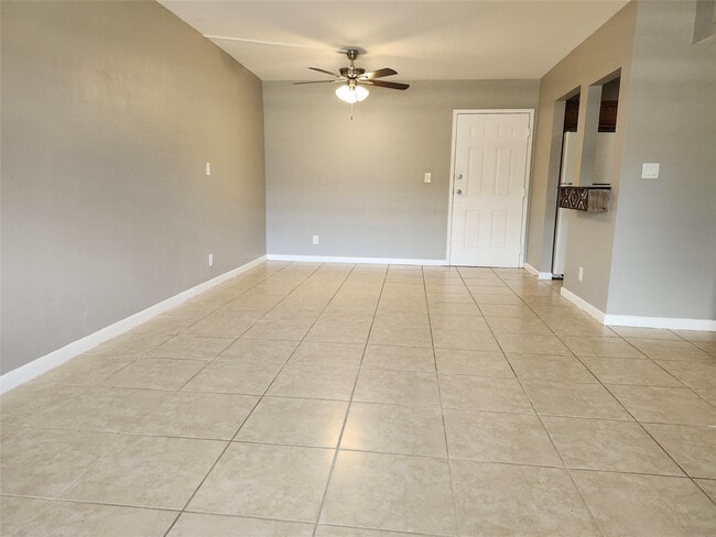 Building Photo - 475 SE 8th St