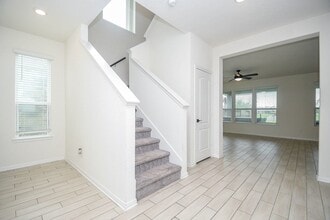 Building Photo - 5027 Hickory Deer Ln
