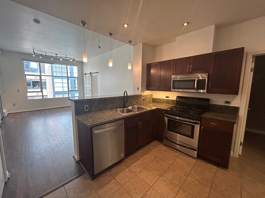 Primary Photo - 530 K St