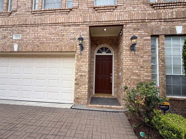 Building Photo - 2806 Briarhurst Park
