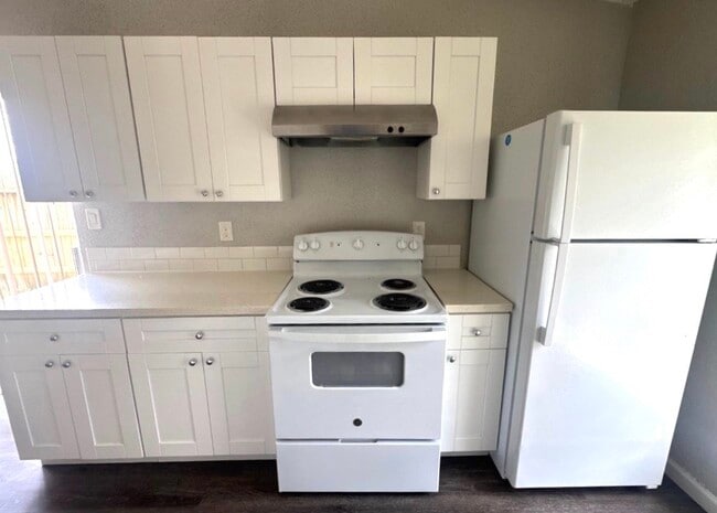 Building Photo - 11217 Pender Ln