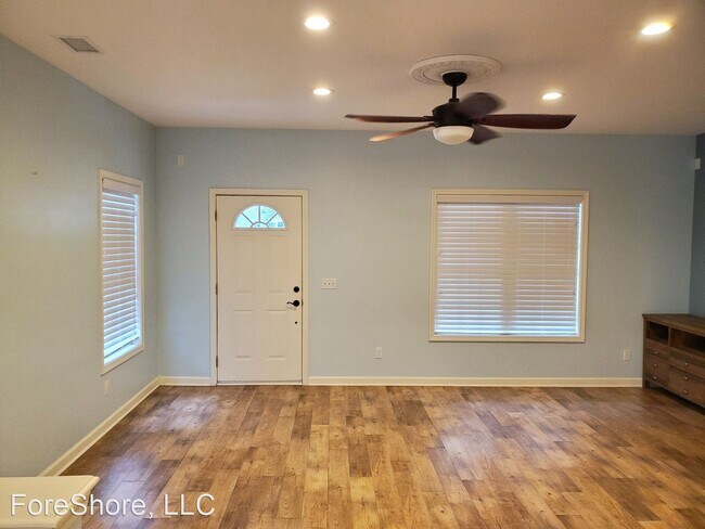 Building Photo - 3 br, 2.5 bath House - 3 Regent Ave.