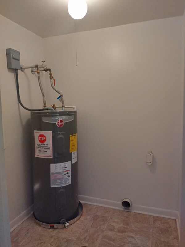 Building Photo - 600 Reusens Rd