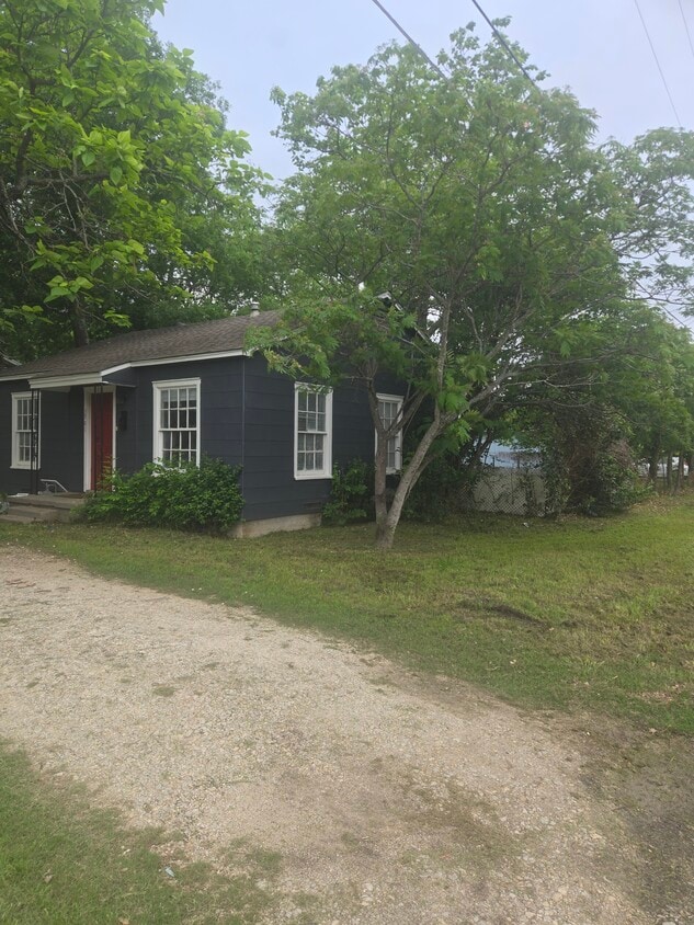 Building Photo - 3901 Windsor Ave