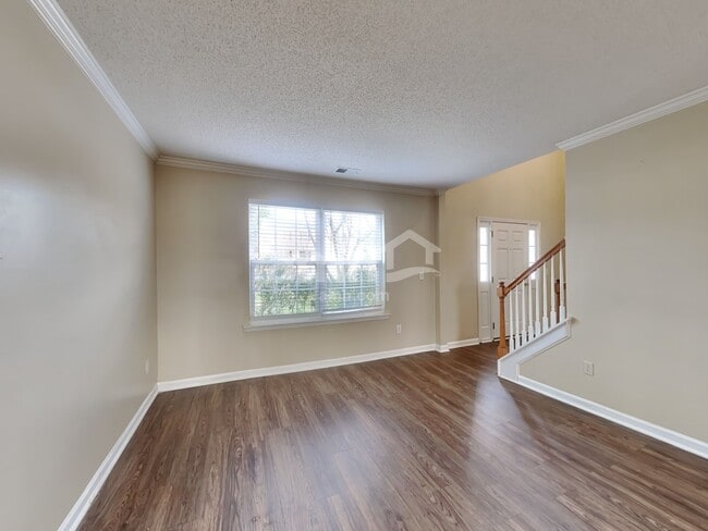 Foto del edificio - 542 Birchtree Valley Ct