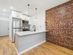 Building Photo - 518 51st St