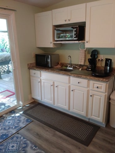Kitchen area - 8001 Formby St