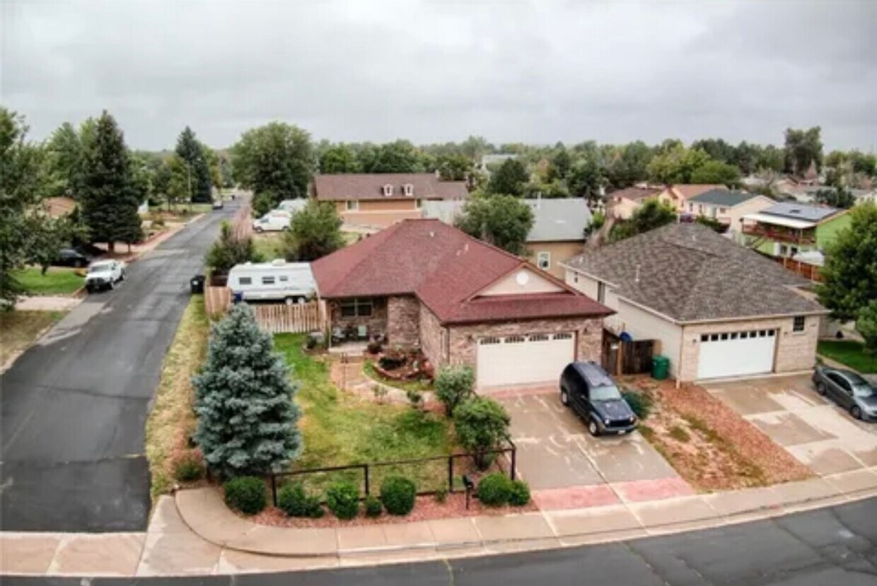 4 Bedroom, 2 Bath Ranch, Corner Lot, Fenced Front and Back Yards! - 4 Bedroom, 2 Bath Ranch, Corner Lot,  Fenced Front and Back Yards!