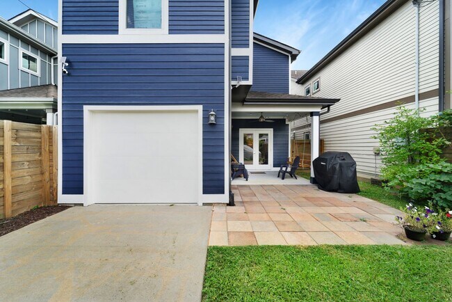 Foto del edificio - Charming FURNISHED East Nashville Home-181...