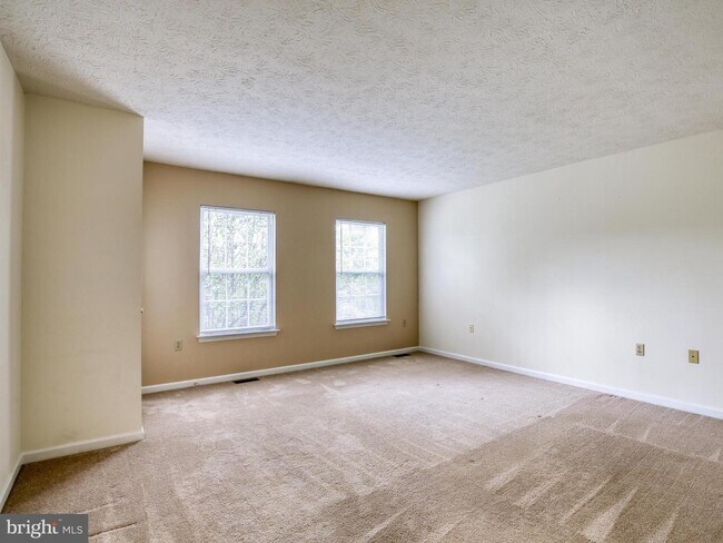 Building Photo - 312 Stratford Dr