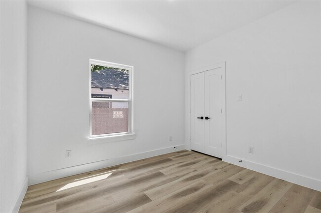Foto del edificio - 2714 Hector St