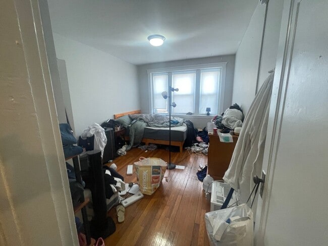 Photo - Very Big Sunny 1 Bed NO FEE Close to Everything Laundry Students ok  JUNE 1 House