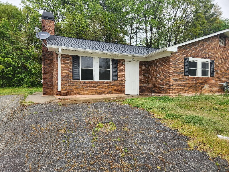 Primary Photo - 142 Chelsea St