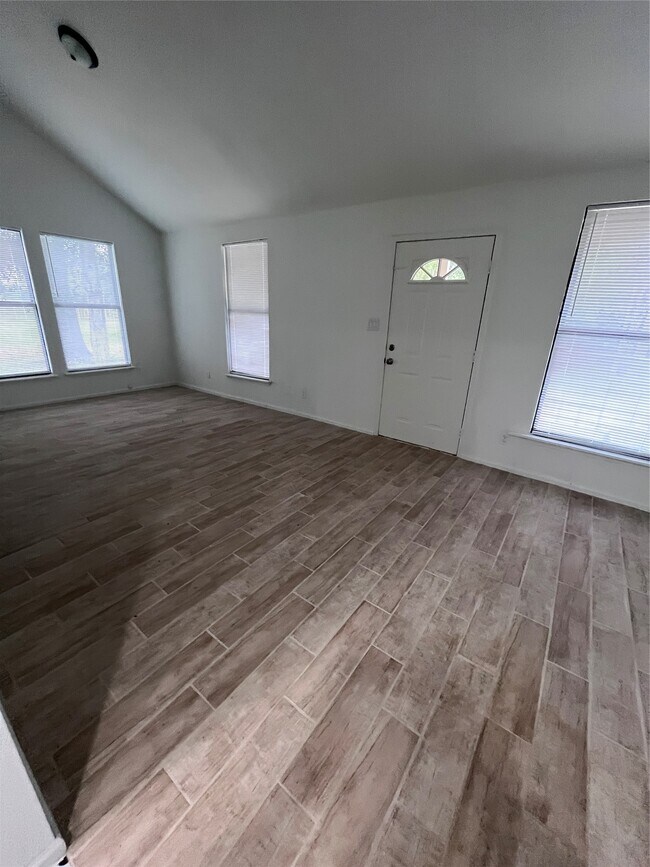 Foto del edificio - 21534 Cedar Ln