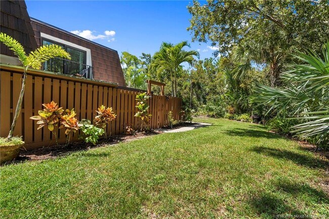 Building Photo - 5616 SE Riverboat Dr