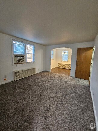 Building Photo - 1029 Fanshawe St