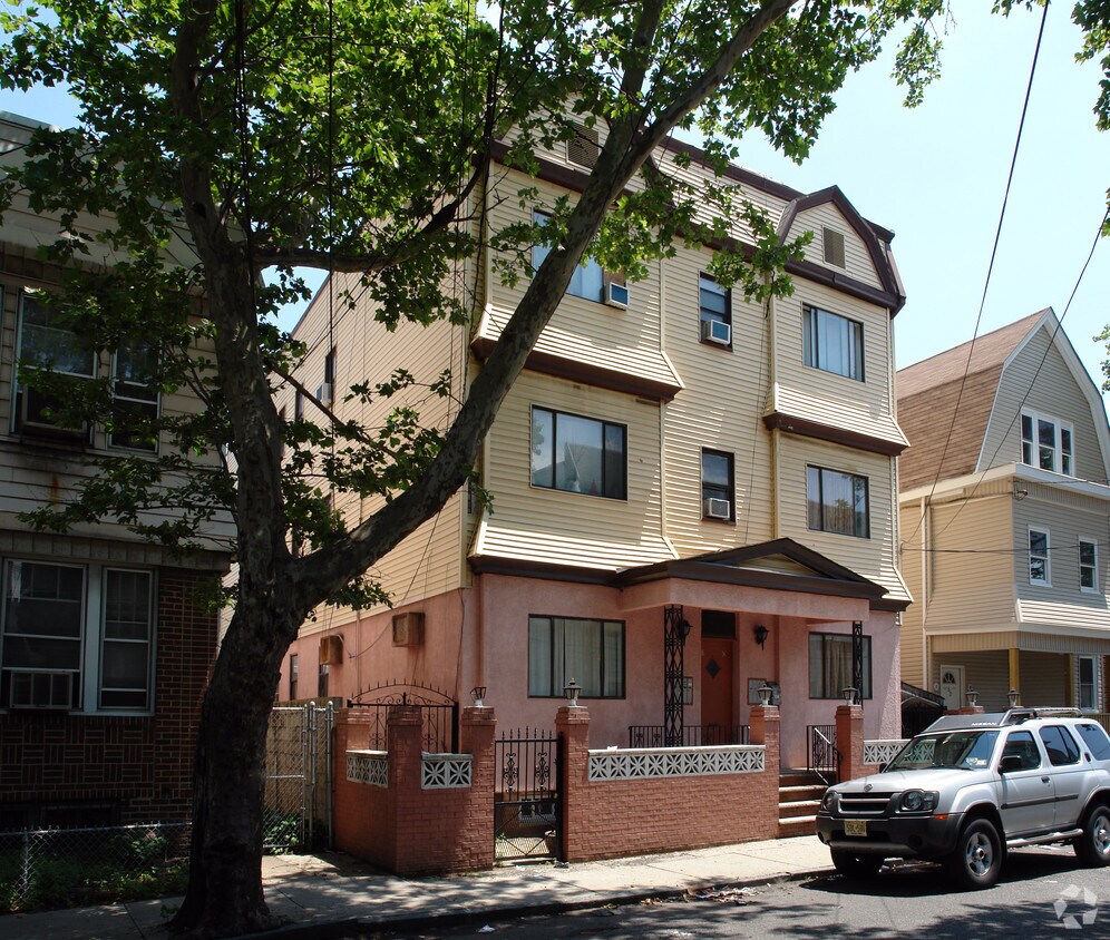 Building Photo - 48 Cortland St