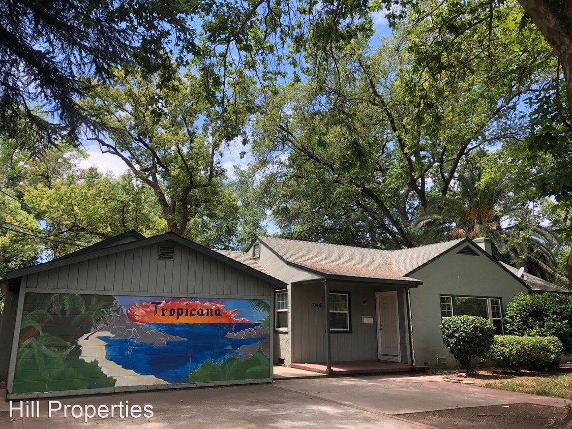 Primary Photo - 5 br, 2.5 bath Room For Rent - 1045 Warner