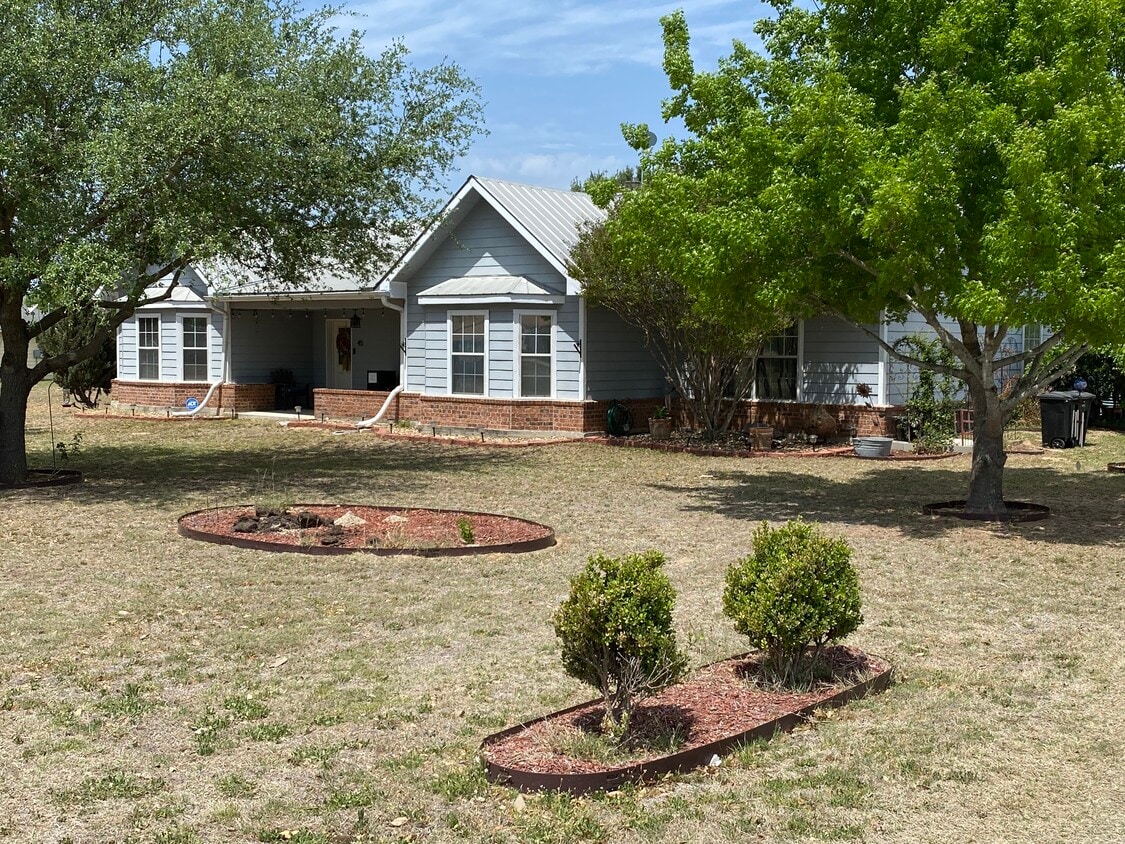 45 Rock Dove Dr, Lytle, TX 78052 House Rental in Lytle, TX