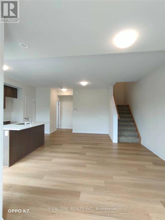 Building Photo - 490-490 Beresford Path