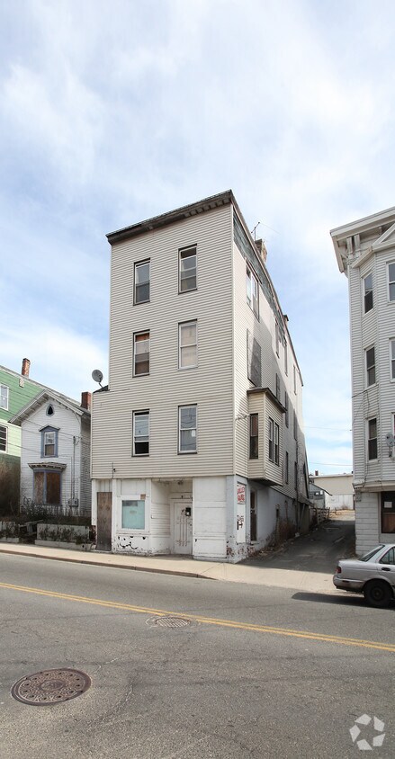 Primary Photo - 685 S Main St
