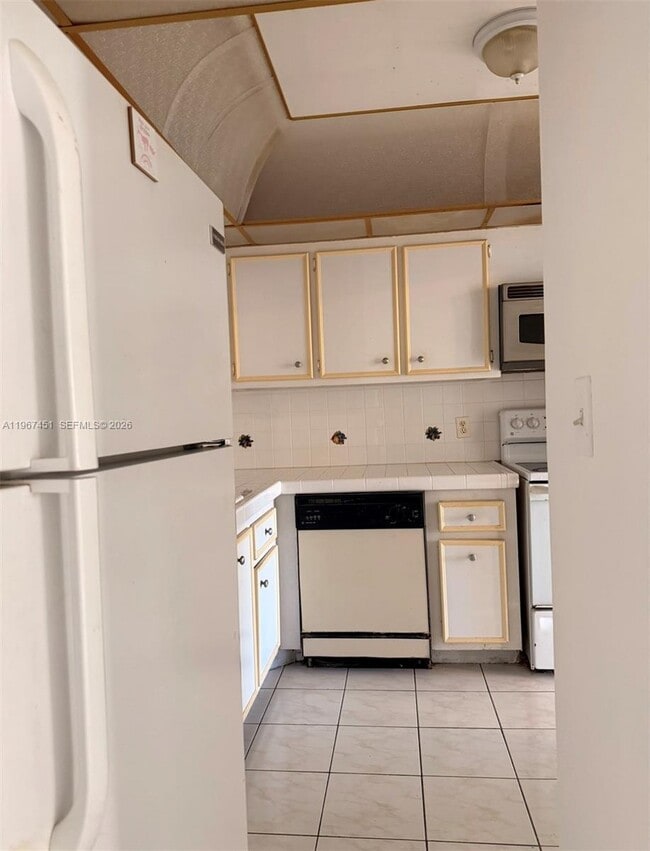 Foto del edificio - 2025 NE 164th St