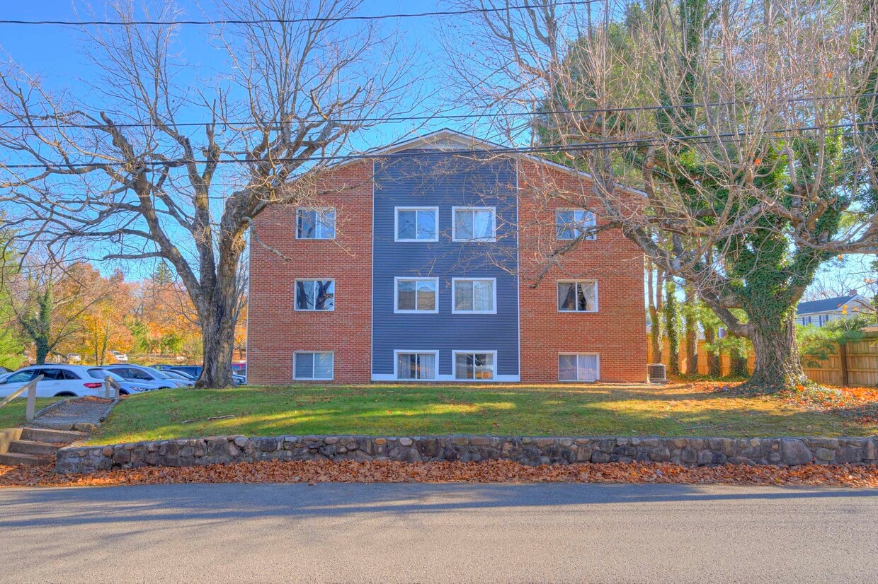 313/315 Clay St Apartments in Blacksburg, VA