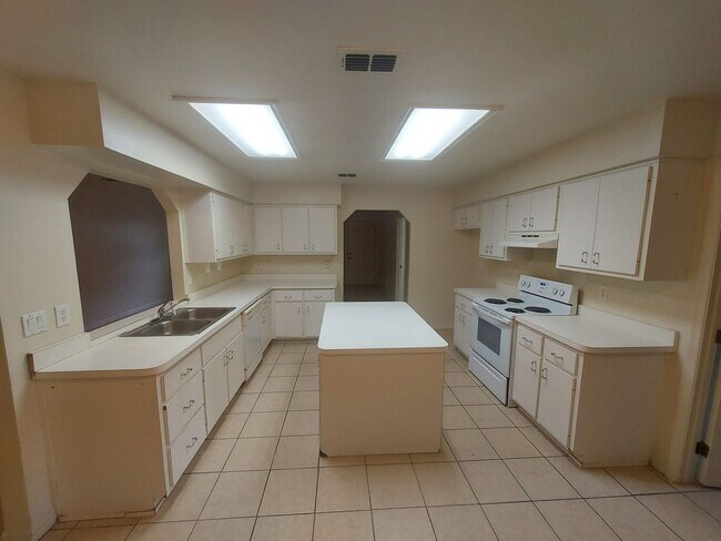 Building Photo - 8 PECAN DRIVE TRACE