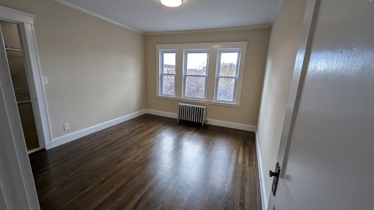 Primary Photo - Bright, Top floor 2-bed with open floor plan