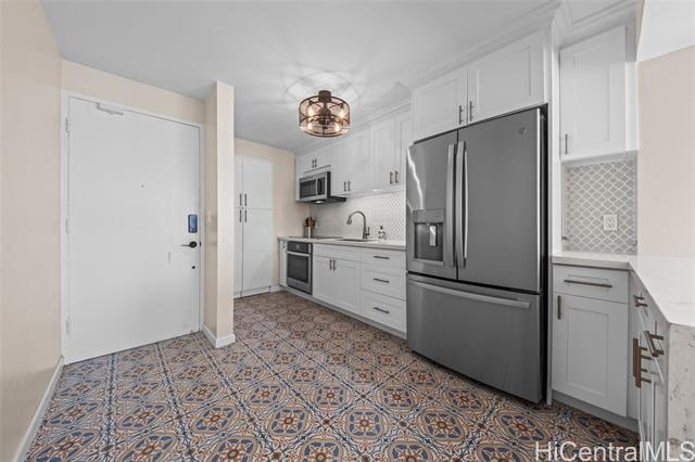 Building Photo - 1645 Ala Wai Blvd