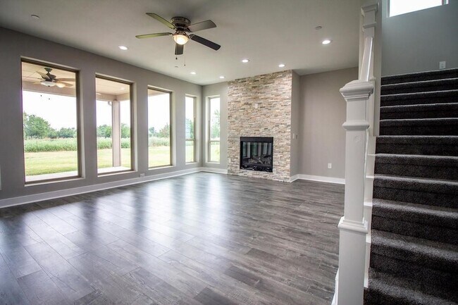 Building Photo - 12 Estates Rd