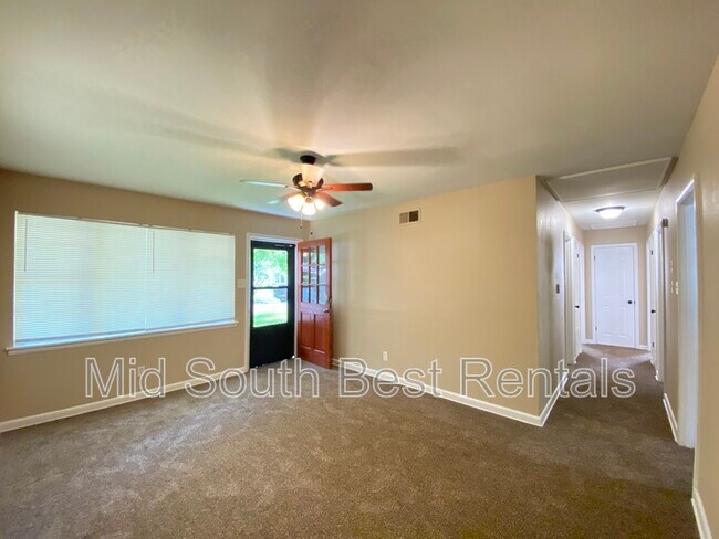 Foto del edificio - 6703 Dove Ln