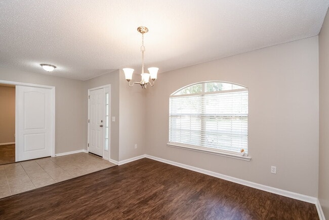 Building Photo - 14027 Crestwick Dr W