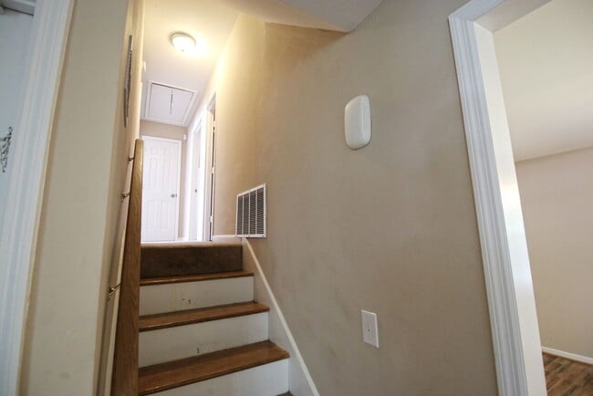 Foto del edificio - Fabulous 4 bedroom 2.5 bath Forest Acres home