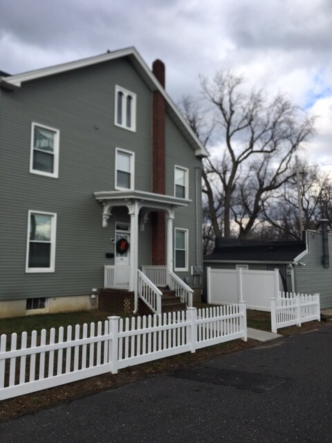 Building Photo - 109 S Pemberton Ave
