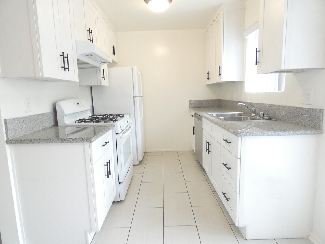 Primary Photo - 836 Westbourne Dr